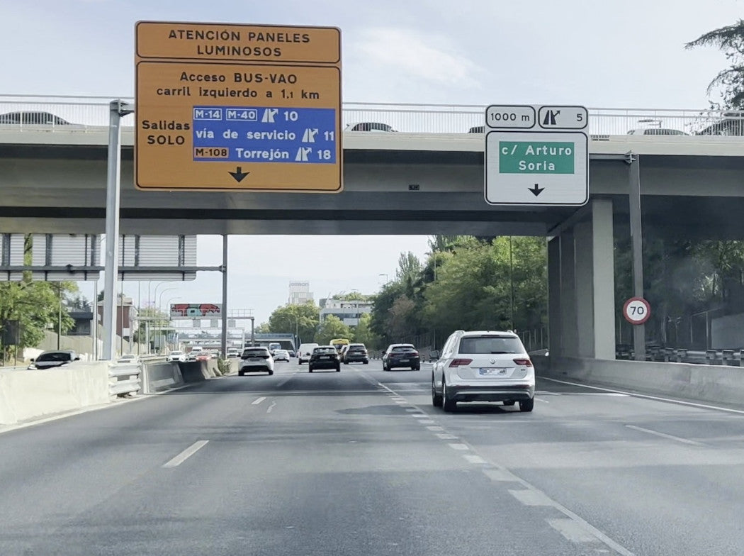 Señalización variable del nuevo carril Bus-VAO de la A-2 en Madrid