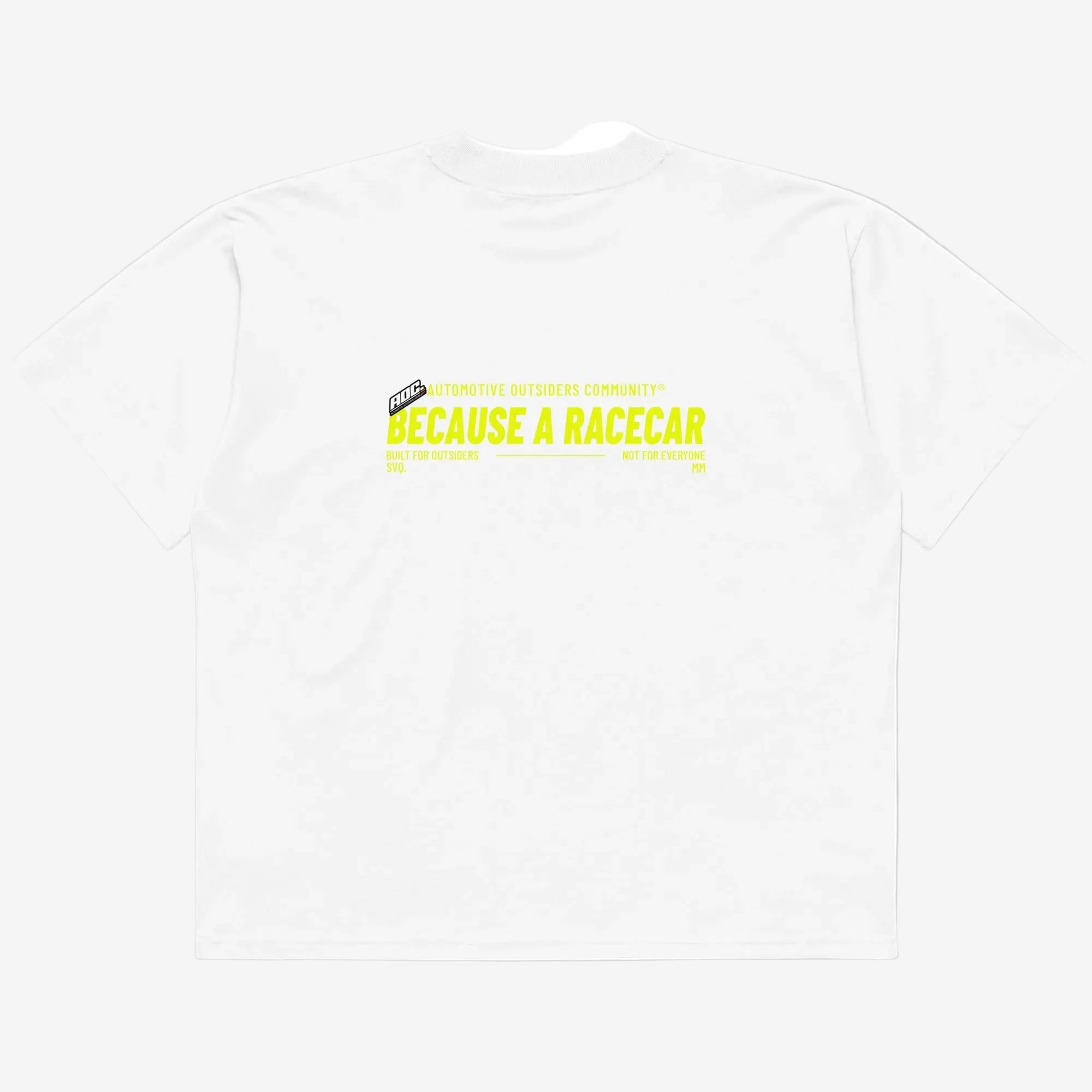 camiseta blanca, vista trasera, grafica Because A Racecar en amarillo en la espalda