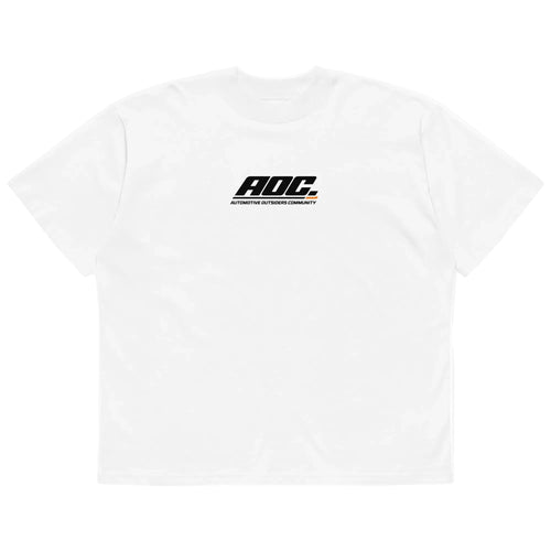 Camiseta oversized blanca de AOC Automotive Outsiders Community con el logotipo oficial negro en el pecho.