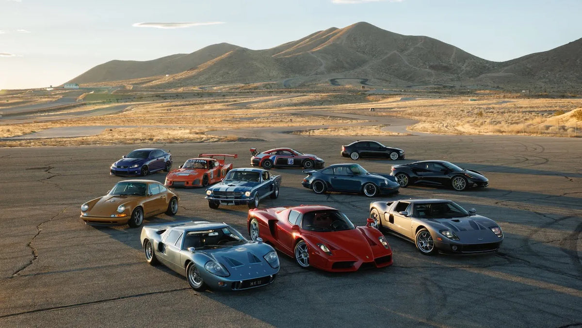 Coches rodando en el Circuito de Willow Springs, California, para AOC.MAGAZINE de Automotive Outsiders Community.
