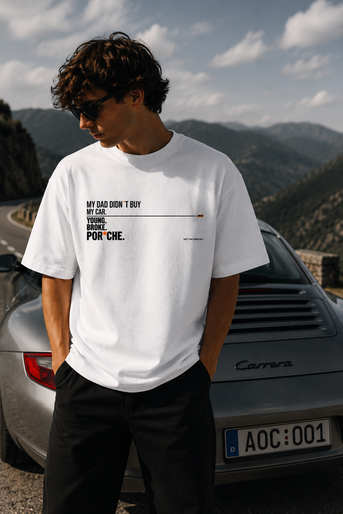 Camiseta blanca My Dad Didn't Buy My Car de AOC vista principal