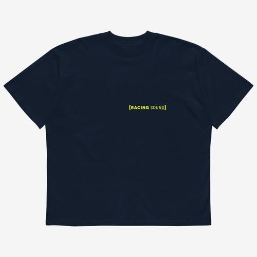 Camiseta Oversized “Because A Racecar” azul marino vista frontal con texto Racing Sound