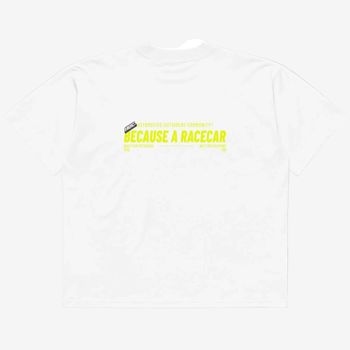 Camiseta Oversized “Because A Racecar” blanca vista trasera con gráfica amarilla