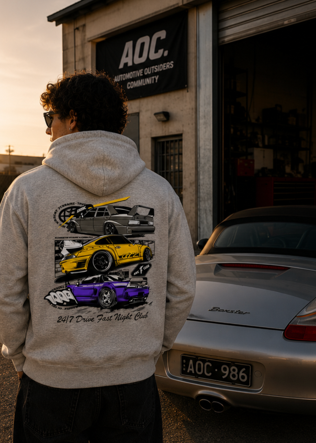 Sudadera Drive Fast Night Club de AOC vista trasera con ilustración de Porsche 911, Honda NSX y Mercedes 190E