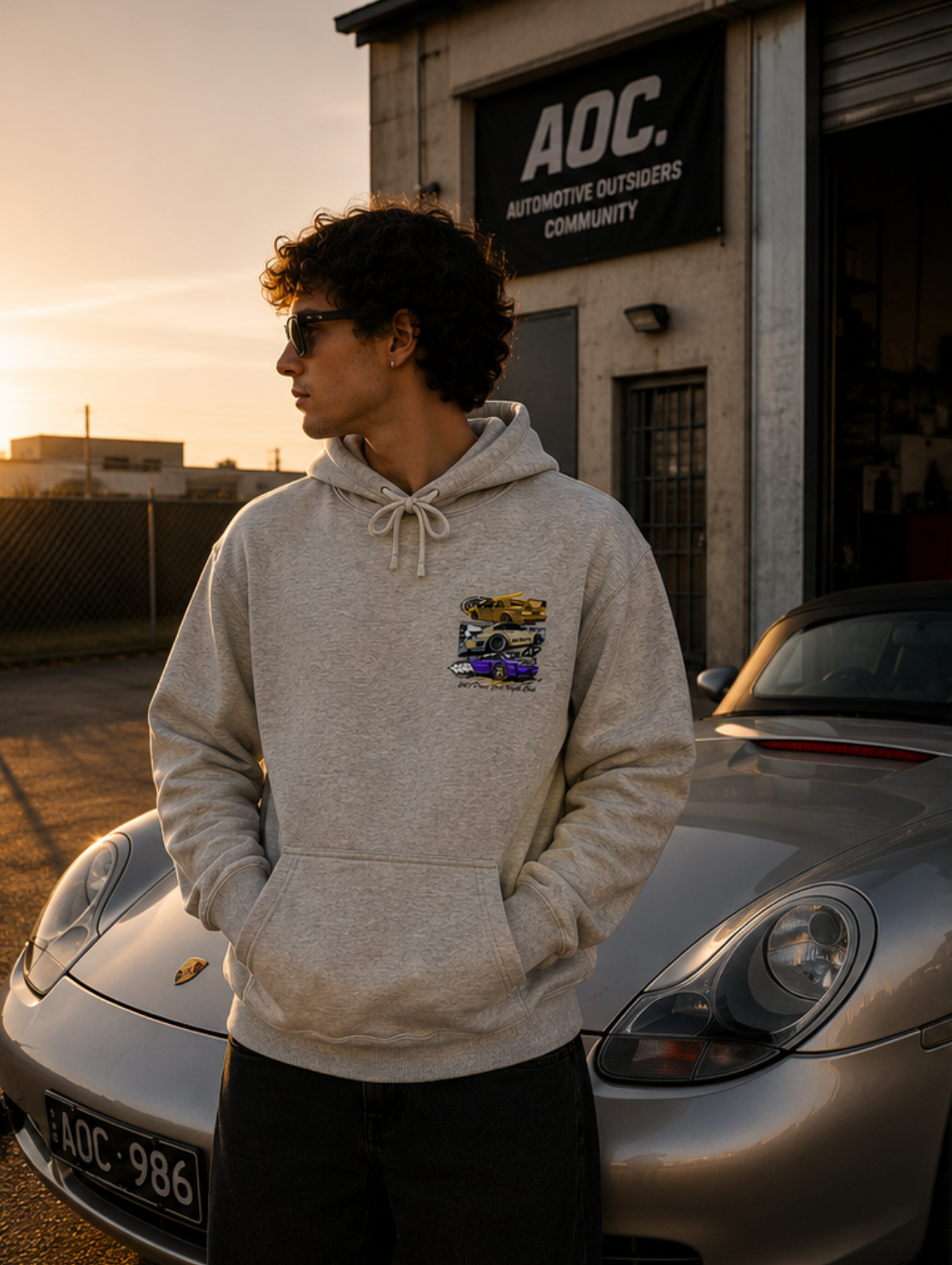 sudadera gris con capucha, vista frontal