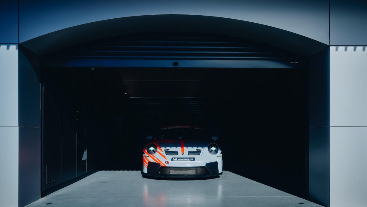 Detalle del Porsche 911 Challenge 2026 de competición